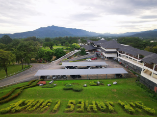 Sir James Country Club