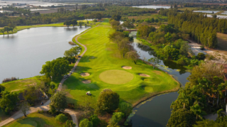Uniland Golf Country Club
